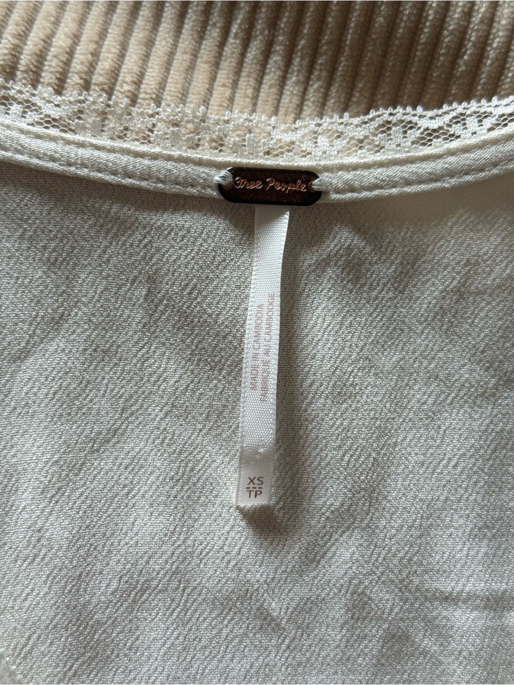 Free People Jaida Vest Top Tofu Ivory Eyelash Lace Button Front Tie XS - Picture 10 of 14